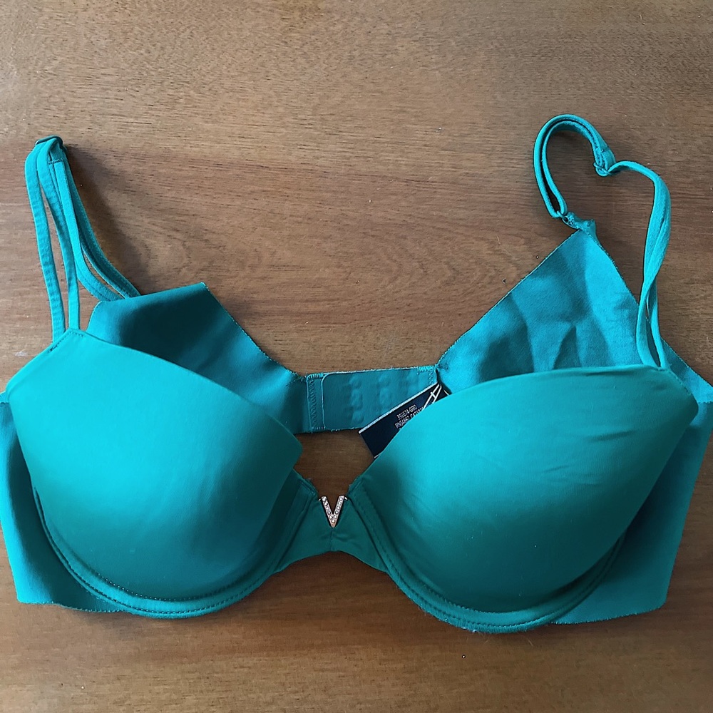 VICTORIAS SECRET green lightly lined bra